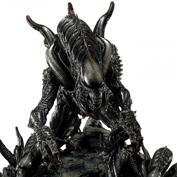 PRESALE | Aliens vs. Predator: Three World War Tusked Alien Premium Masterline Statue Fashion